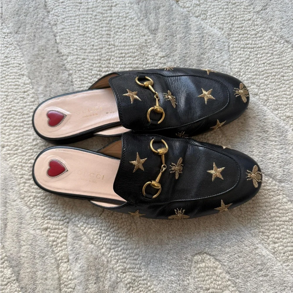Gucci Black Leather Star-Embroidered Horsebit Mules with Red Heart Insole - Picture 4 of 6